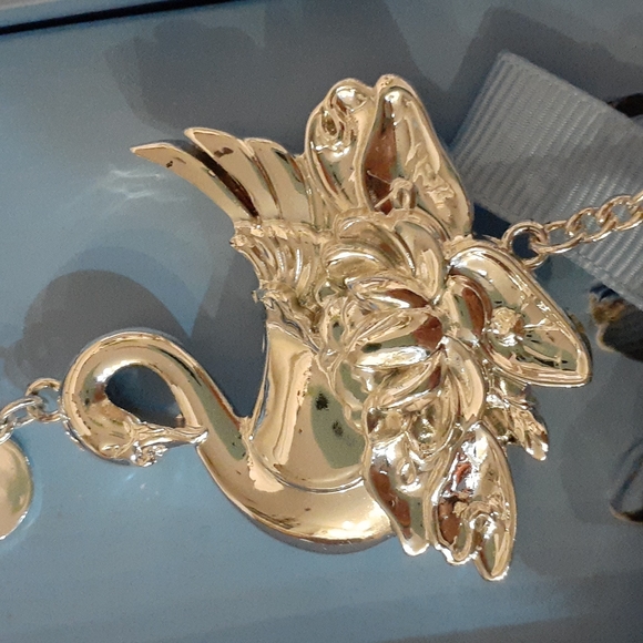 Newbridge Swan and Cygnet Keyring - Picture 3 of 6